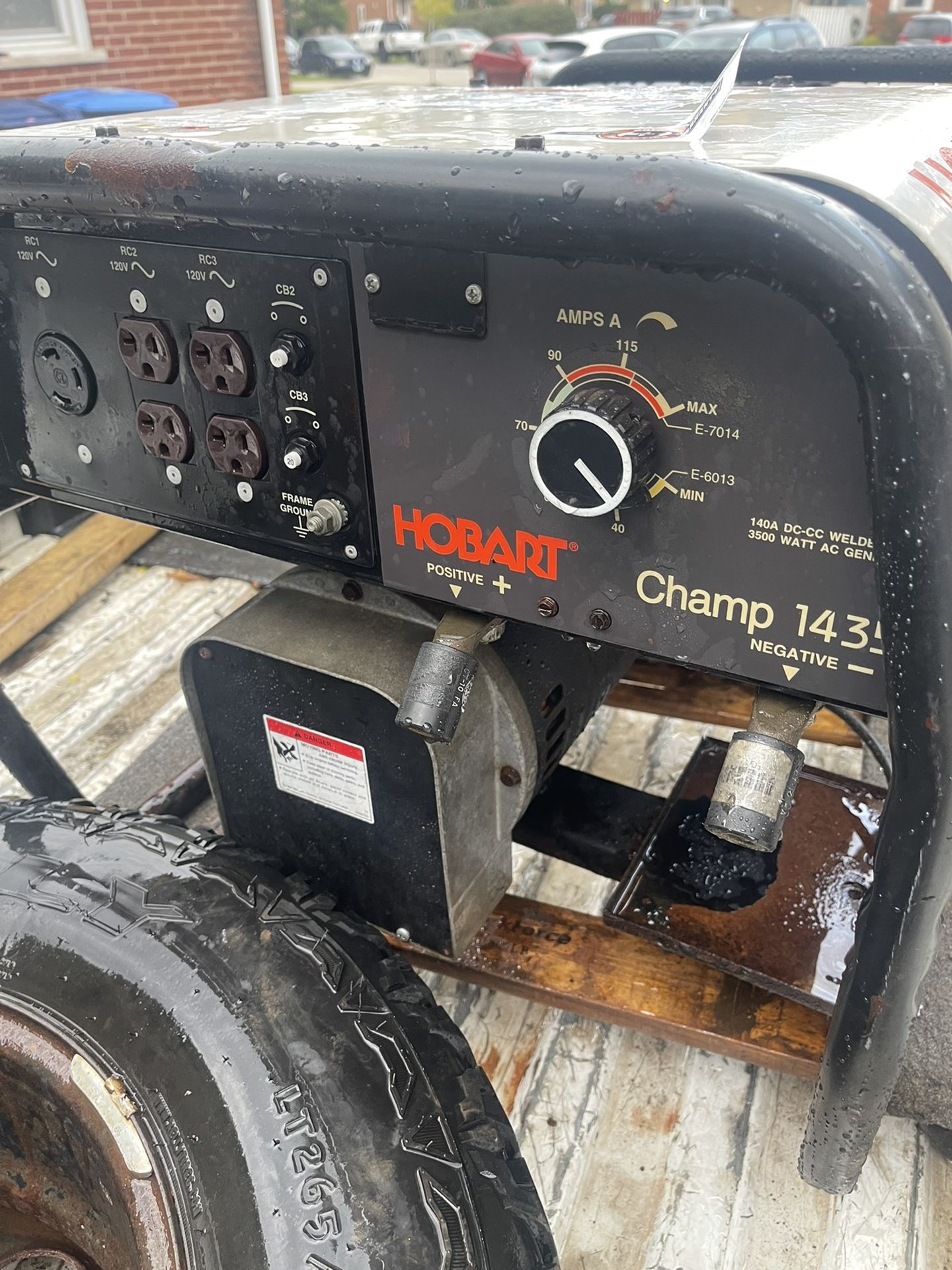 Hobart gas welder 140 amps 4500 watts honda engine for sale in des