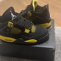 Jordan 4 Thunders