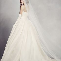 Vera Wang Wedding Dress size 0