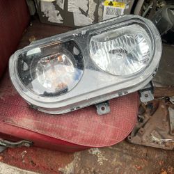 08-14dodge challenger front headlight left
