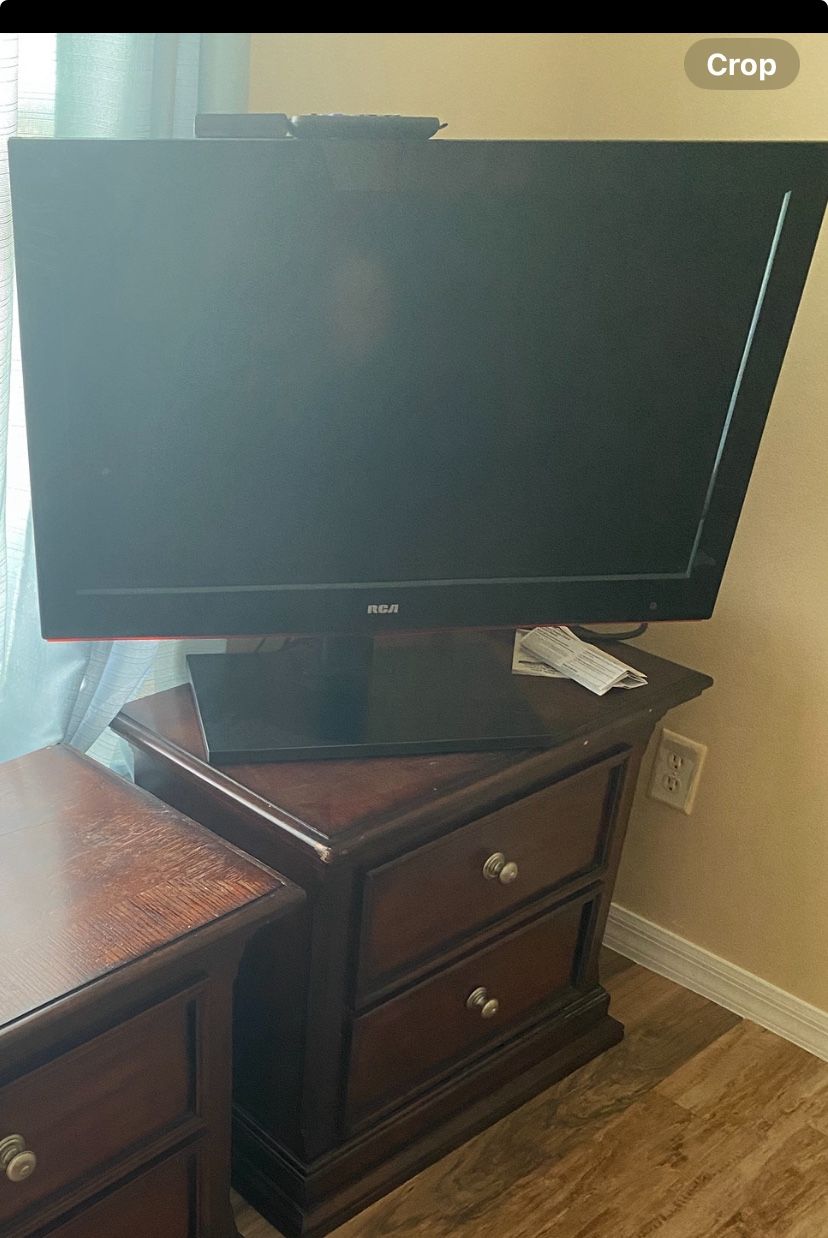 Tv With Roku And Stand