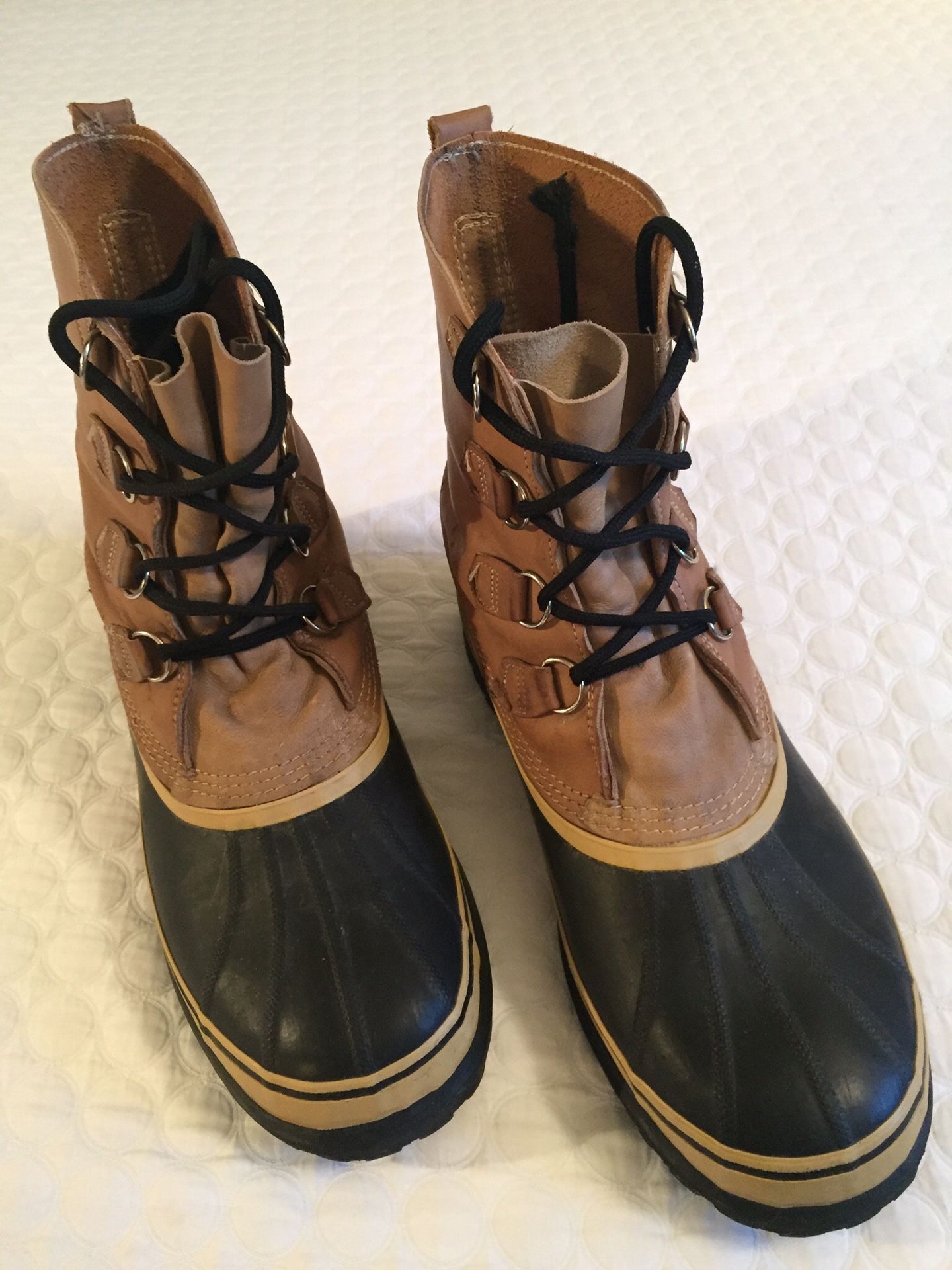 LIKE BRAND NEW SOREL SENTRY BOOTS. SIZE 12