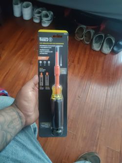 6- in-1 Insulated Auto -lock Screwdriver