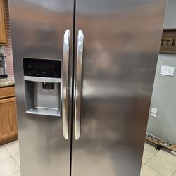 Stainless Fridgidaire Refrigerator 