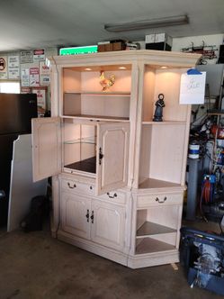 Thomasville curio/china cabinet