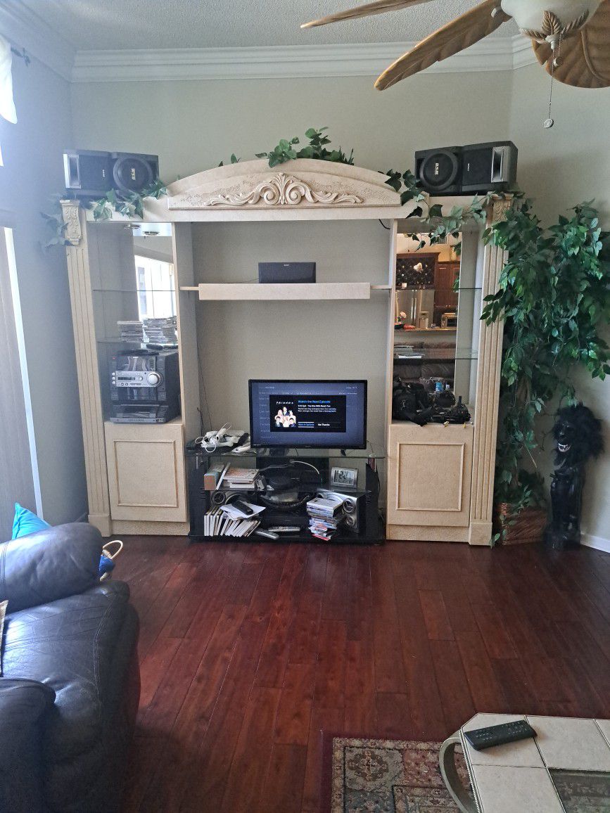 Entertainment Center W/TV Stand