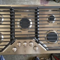 GE Profile 5 nature has burners cook top