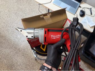 New Milwaukee 18 gauge metal shear