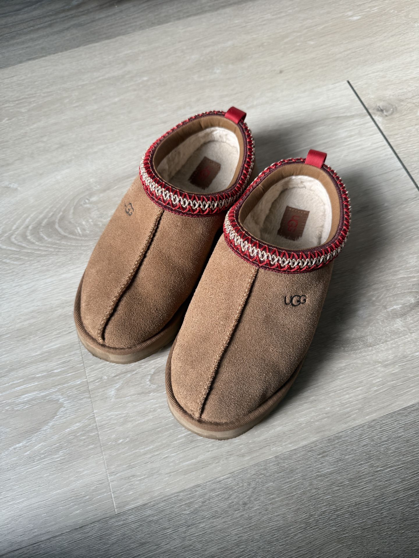 UGG tazz platform girls sz 4 women’s sz 6 chestnut