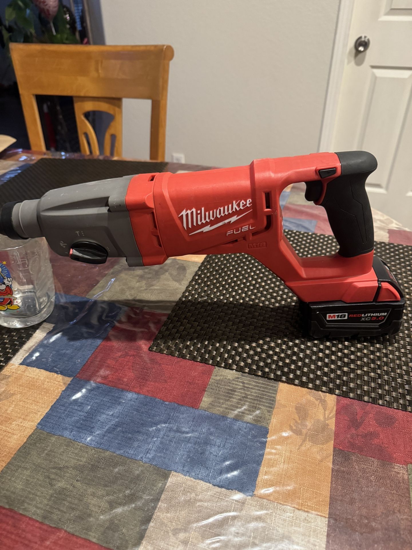 Milwaukee M18 Li-Ion Cordless 1" SDS-Plus D-Handle Rotary Hammer & XC5.0 Battery