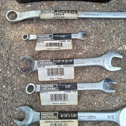 Brand new 5 Piece Master Mechanic Open End Wrench Set And A vintage Double Side Ratchet Craftsman 25$