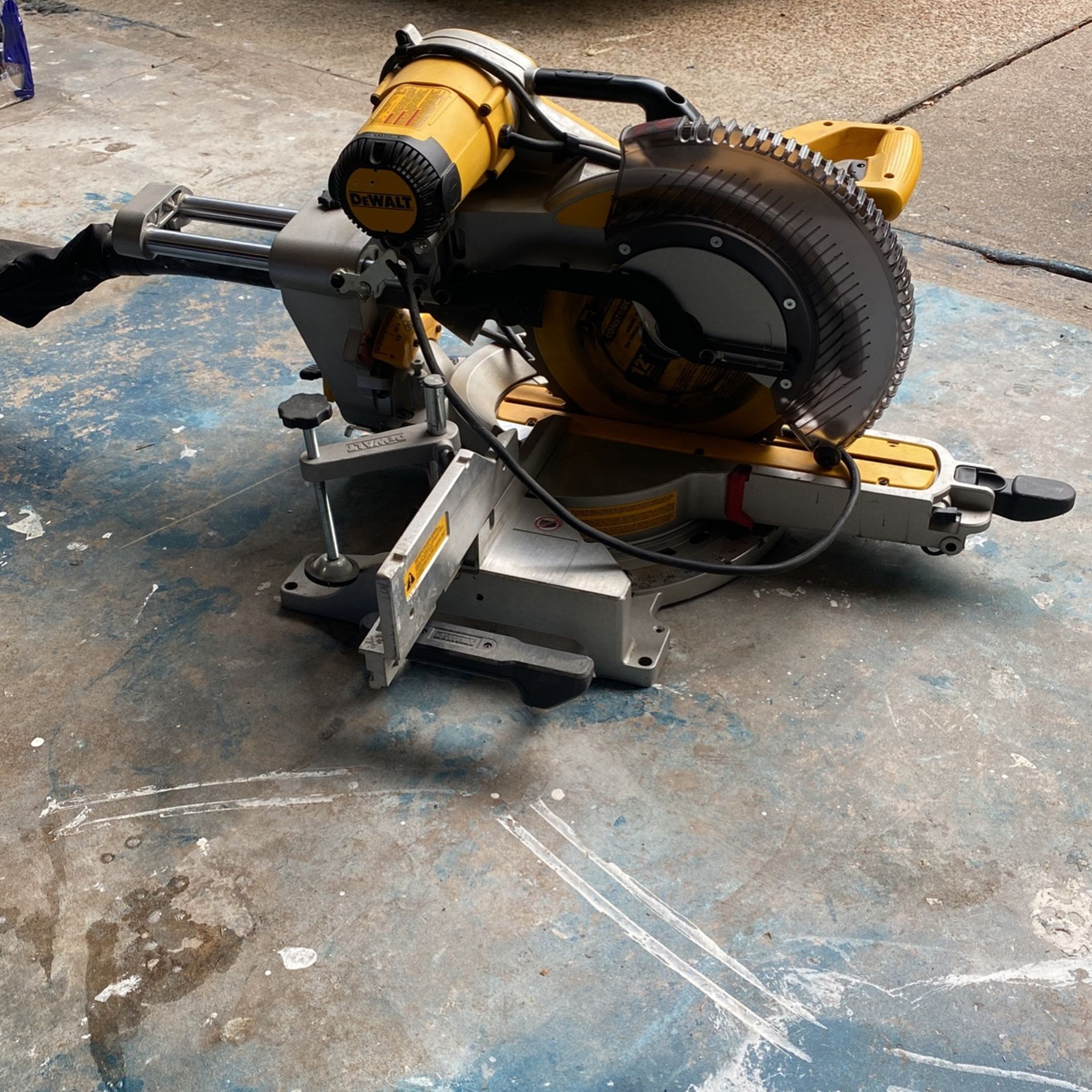 Dewault 12” Miter Saw Model Dws779 Home & Garden