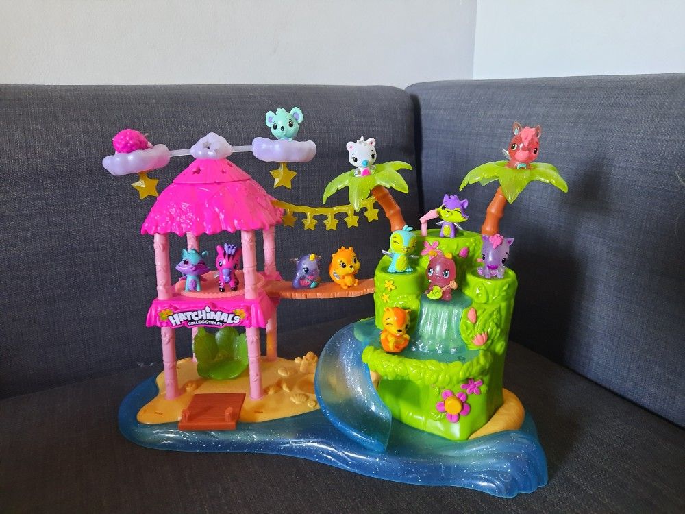 Hatchimals Lights And Sounds Set With Figures
