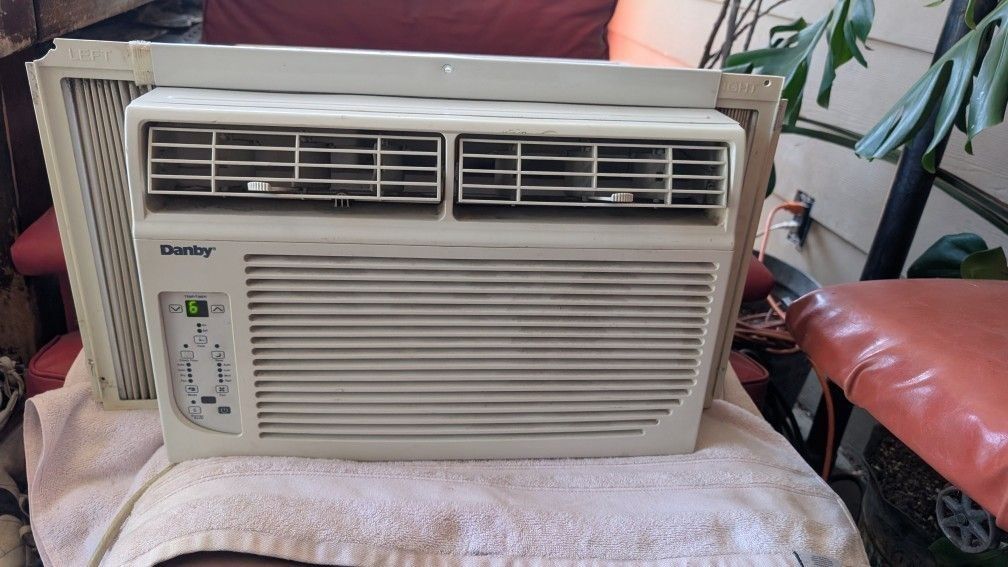 Window AC Unit Good Shape Works Well Please Read Air Conditioning Conditioner Danby