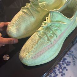 Yeezy Glow 350
