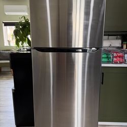 LG Refrigerator 20.2 CU FT Stainless Steel