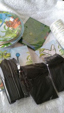 Disposable dinosaur set