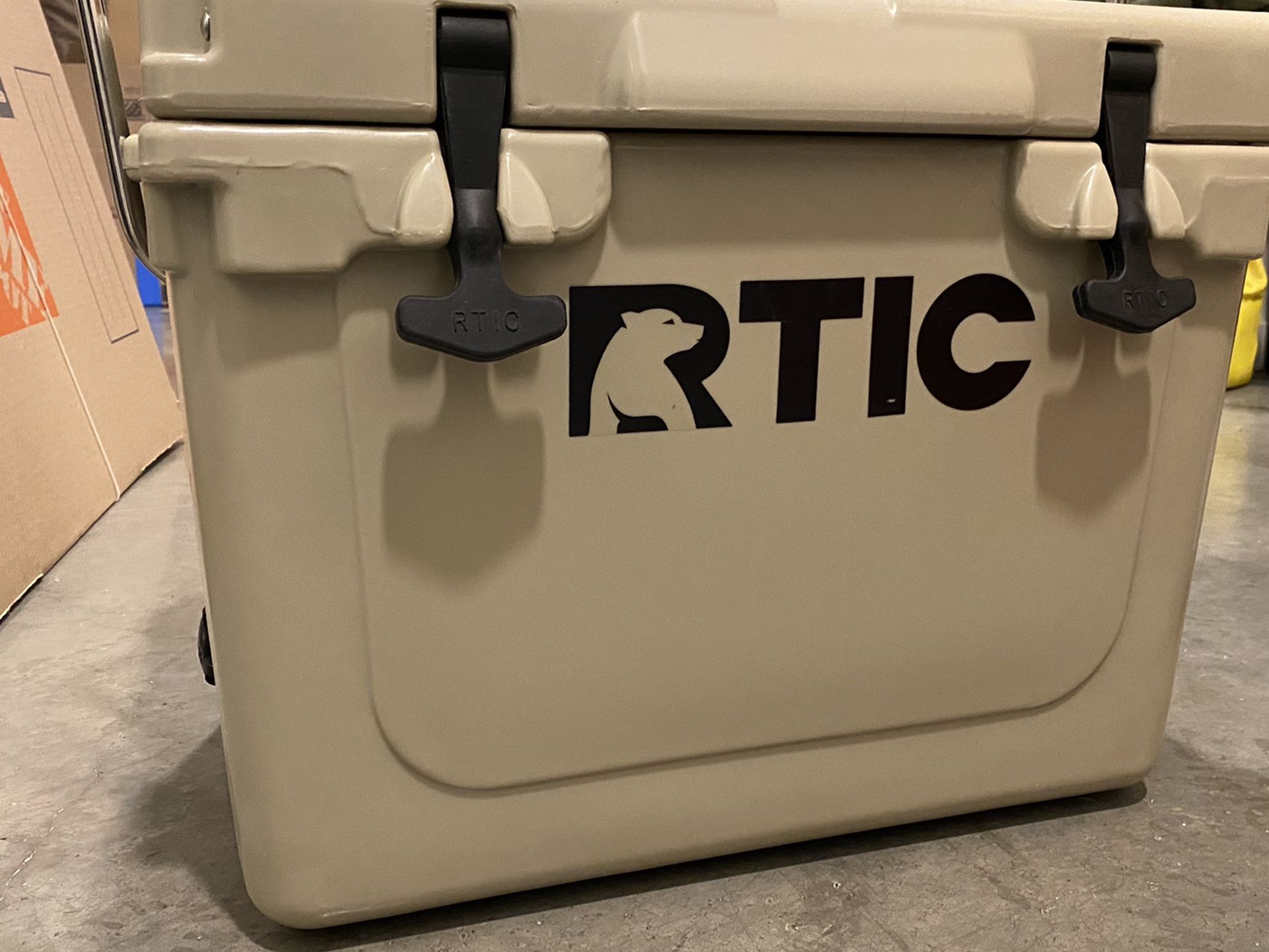 RTIC 20 QT Cooler with handle