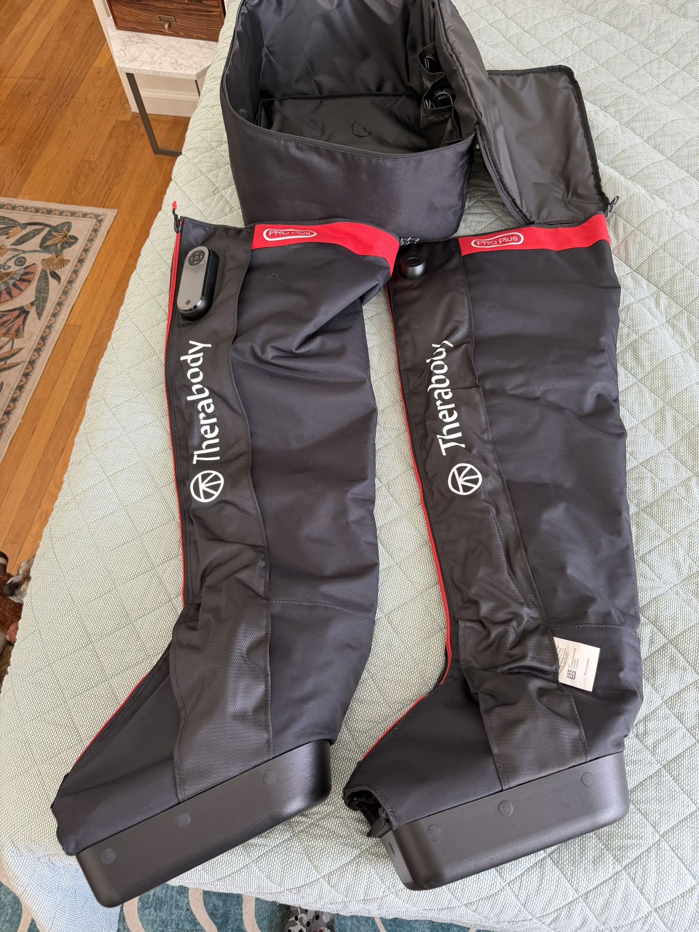 Therabody Pro Plus Wireless Recovery And Infrared Boots - Short