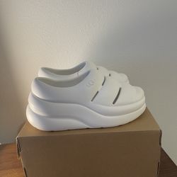 Brand new UGG sport yeah clogs size 7 