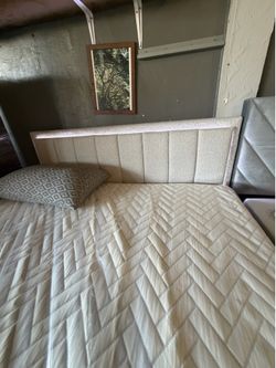 Queen poundex bed frame