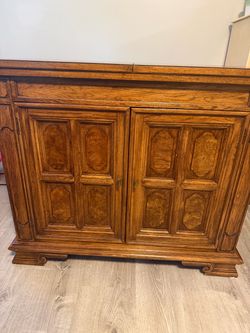 Thomasville Expandable Buffet / Server Cabinet.