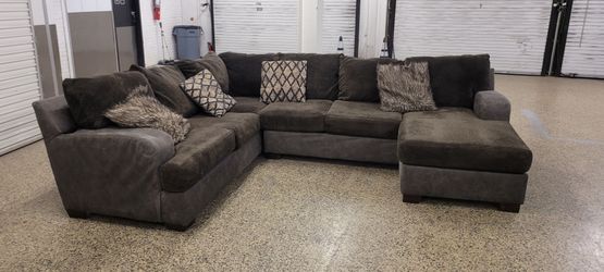 Large Sectional (I CAN DELIVER)