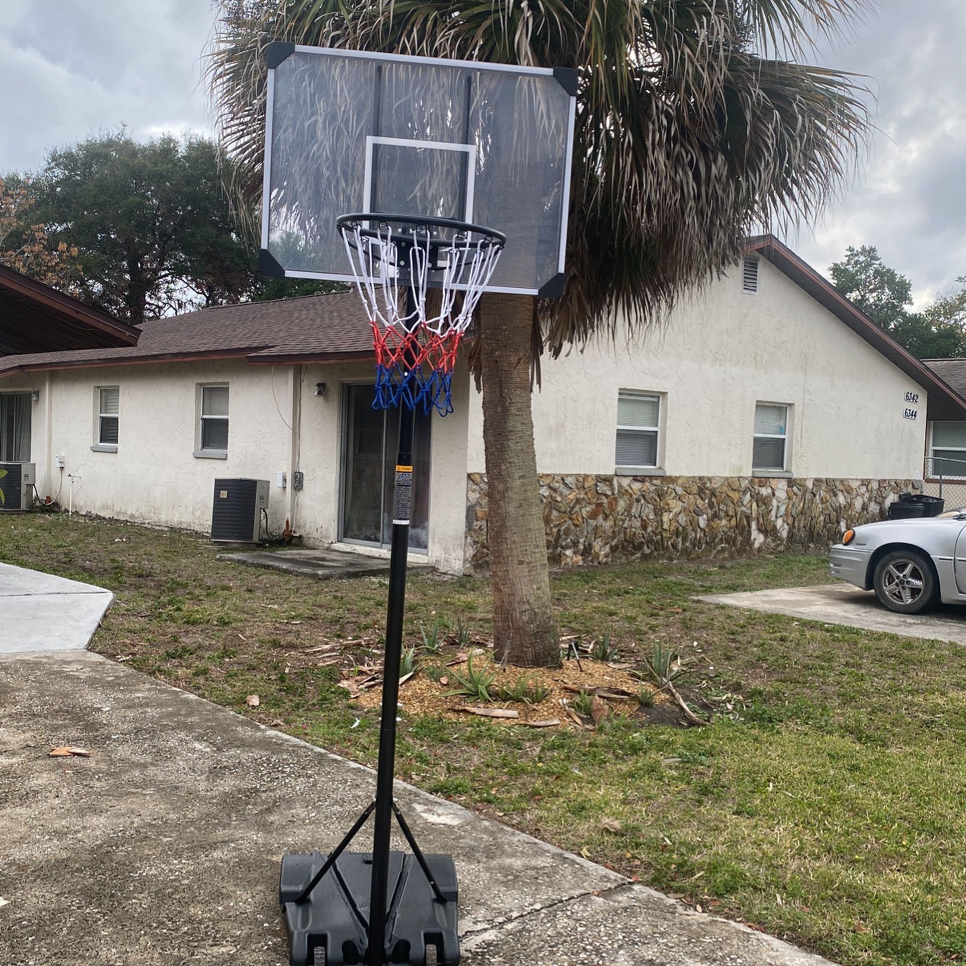 Basketball Hoop New $60