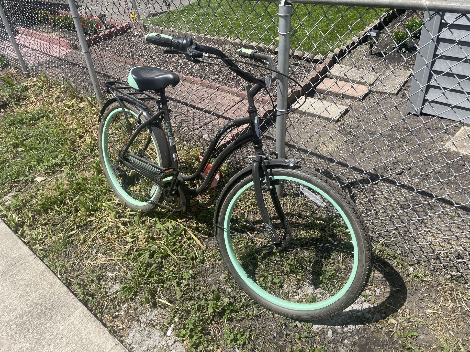 Women’s Bike Green And Black 