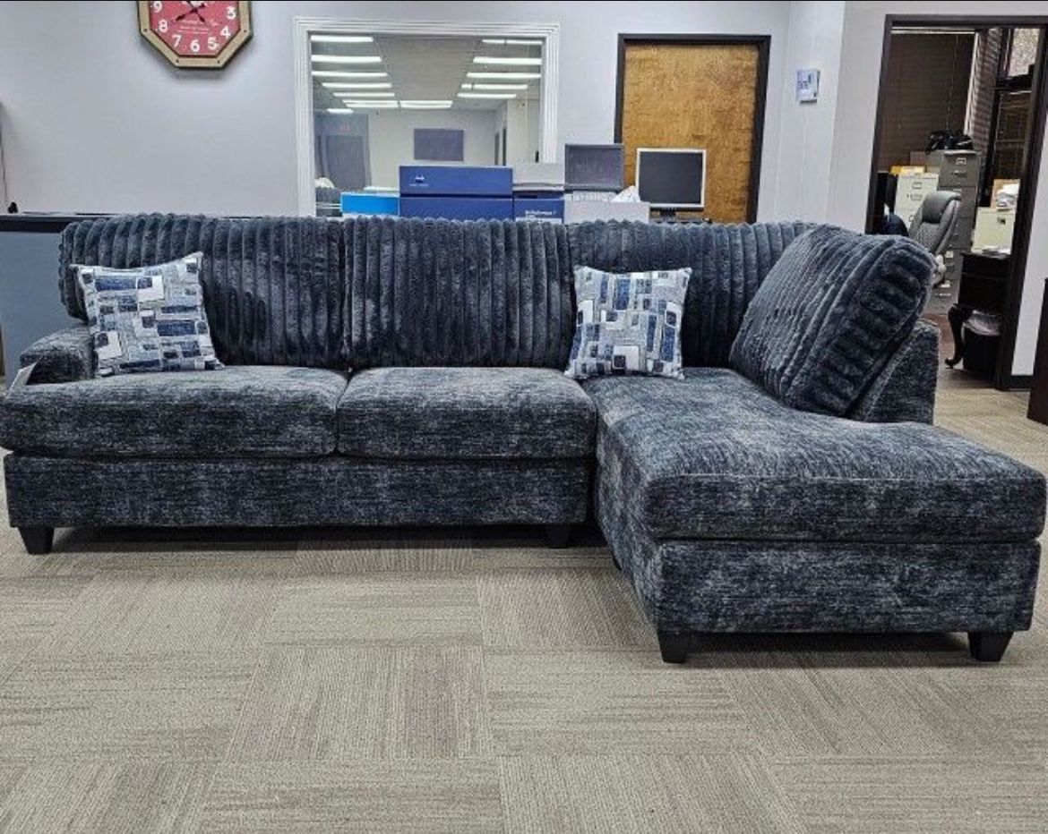 Last Chance Fabric Plush l Shaped S e c t i o n a l