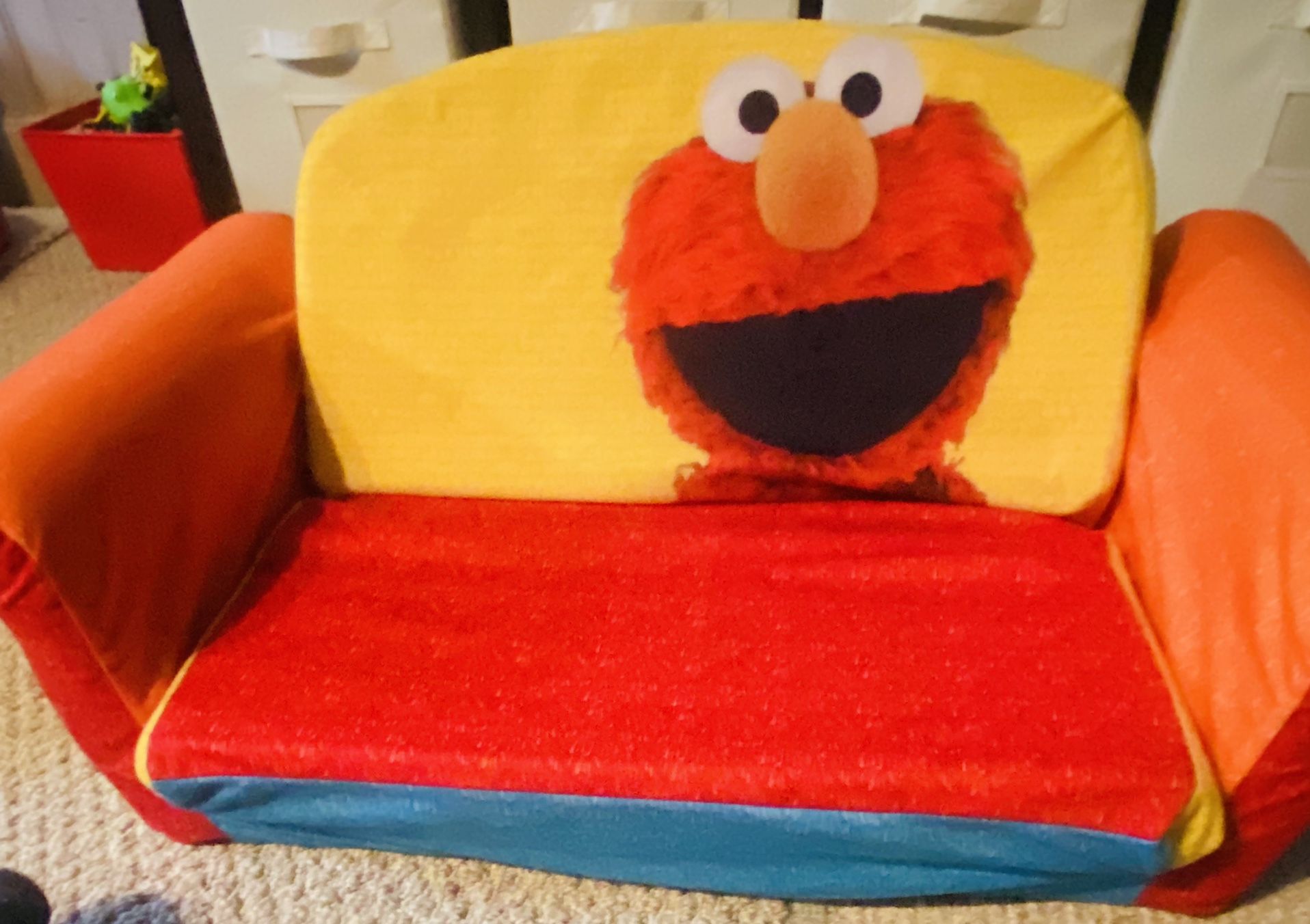 Elmo Marshmallow Furniture Kids 2-in-1 Flip Open Foam Sofa,