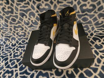 AIR JORDAN 1 MID
"White / Pollen / Black"