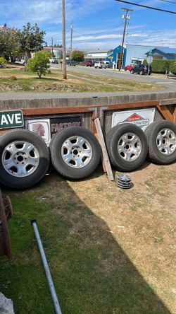 Chevy 6 lug 265/70R17 2 decent tires