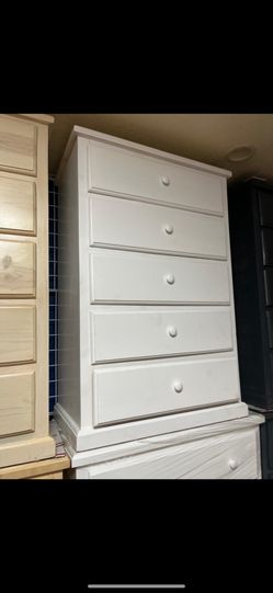 White Pinewood Dresser