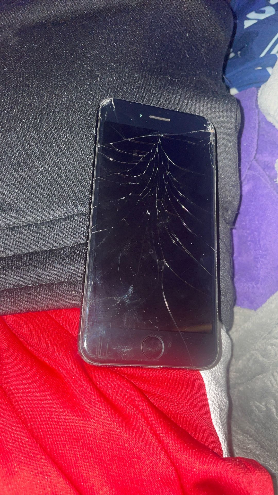 cracked iphone 7 still works perfectly fine 