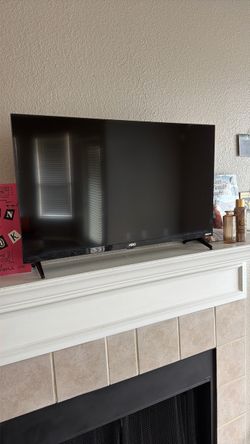 Hiro smart tv with remote Roku