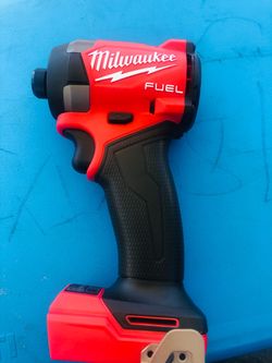 Milwaukee M18 FUEL 18V Lithium-Ion Brushless Cordless 1/4 in. Hex Impact Driver