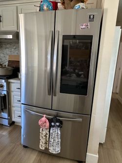 Please read description: Samsung Family Hub Smart Refrigerator French Door - very clean