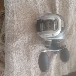 Fishing Reel  (Quantum Throttle  ) NEW