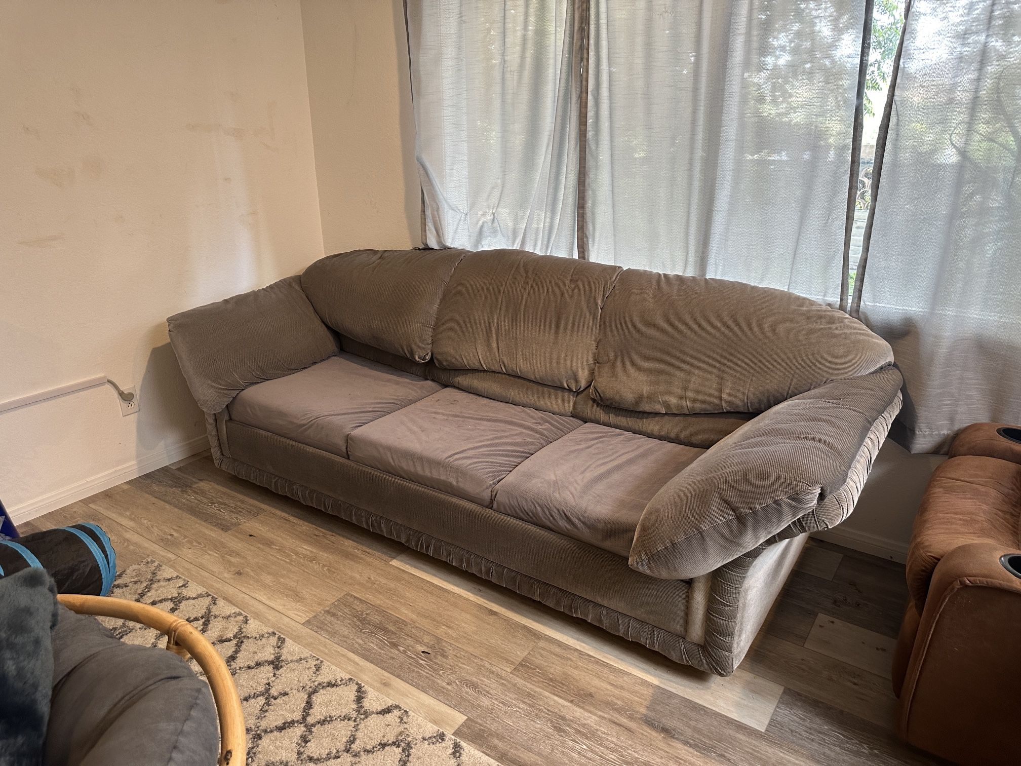 Grey couch (foldout)