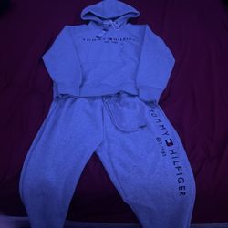 worth 180$ tommy hilfiger brand new sweatsuit with tags