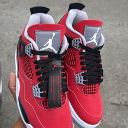 Jordan Retro 4 Toro Bravo
