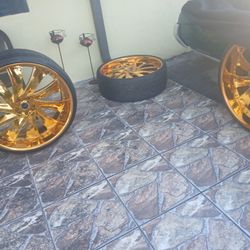 26’s gold rims donk pattern 5x5 With Steering Wheel