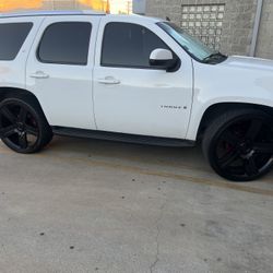For sale 26 Texas edition and perfect condition no cracks or scratches or bent and 4 tires or 80% 305/35/26  and no tps sensors and see the pictures o