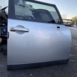 Toyota FJ cruiser passenger front rear door puerta