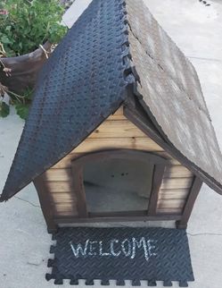 Doghouse with weatherproof roof