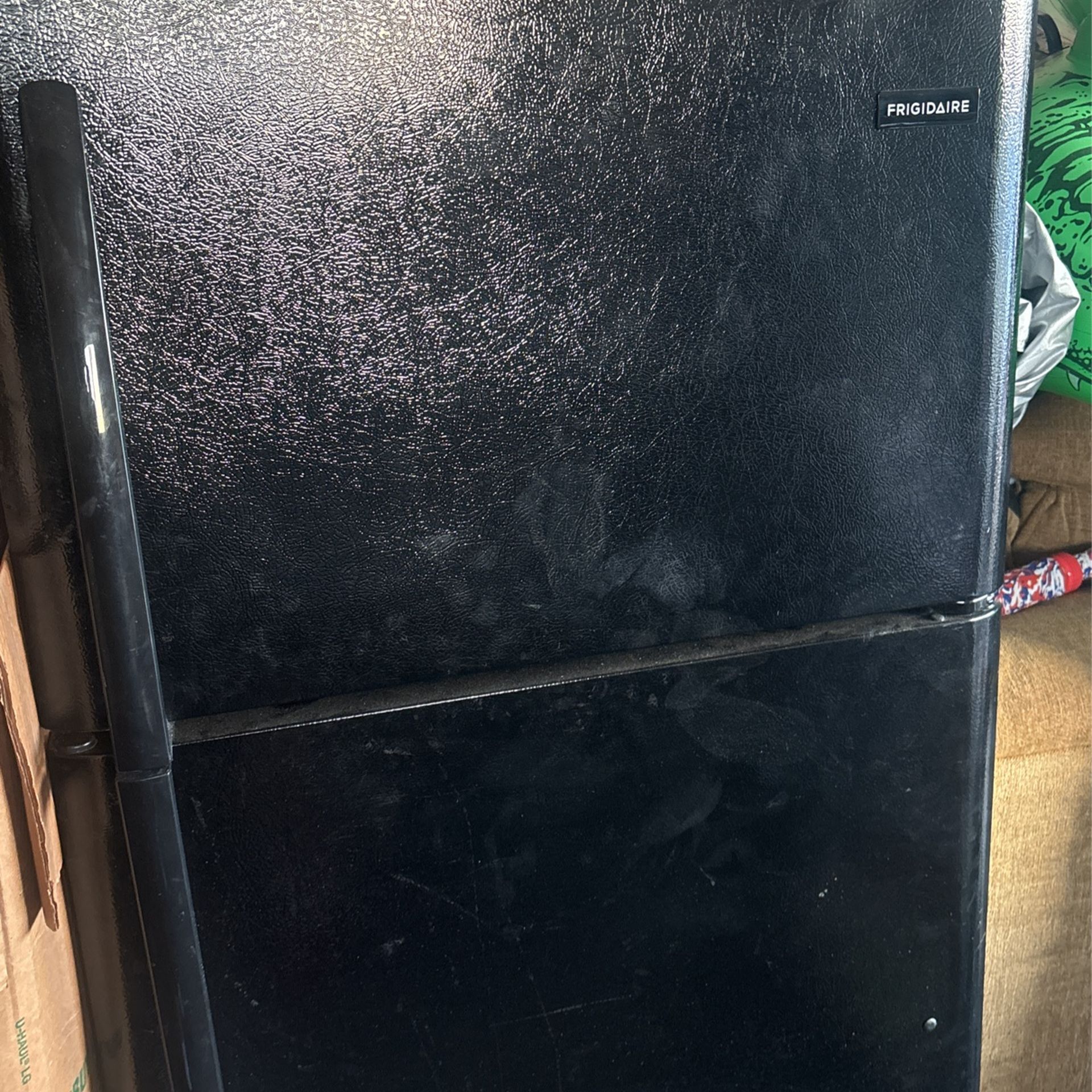 FRIGDAIRE REFRIGERATOR