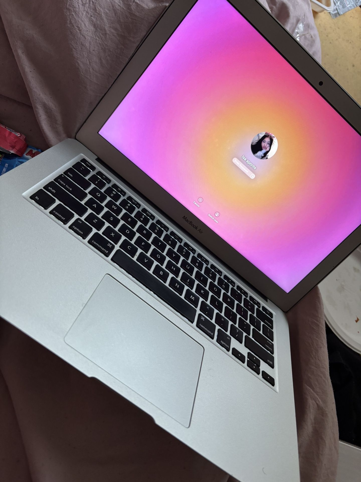 MacBook Air 11.7.10 WITH CHARGER!