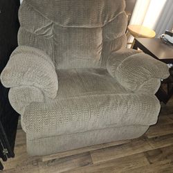 FREE Recliner - Works Great & Clean