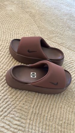 Women’s Nike calm elevations